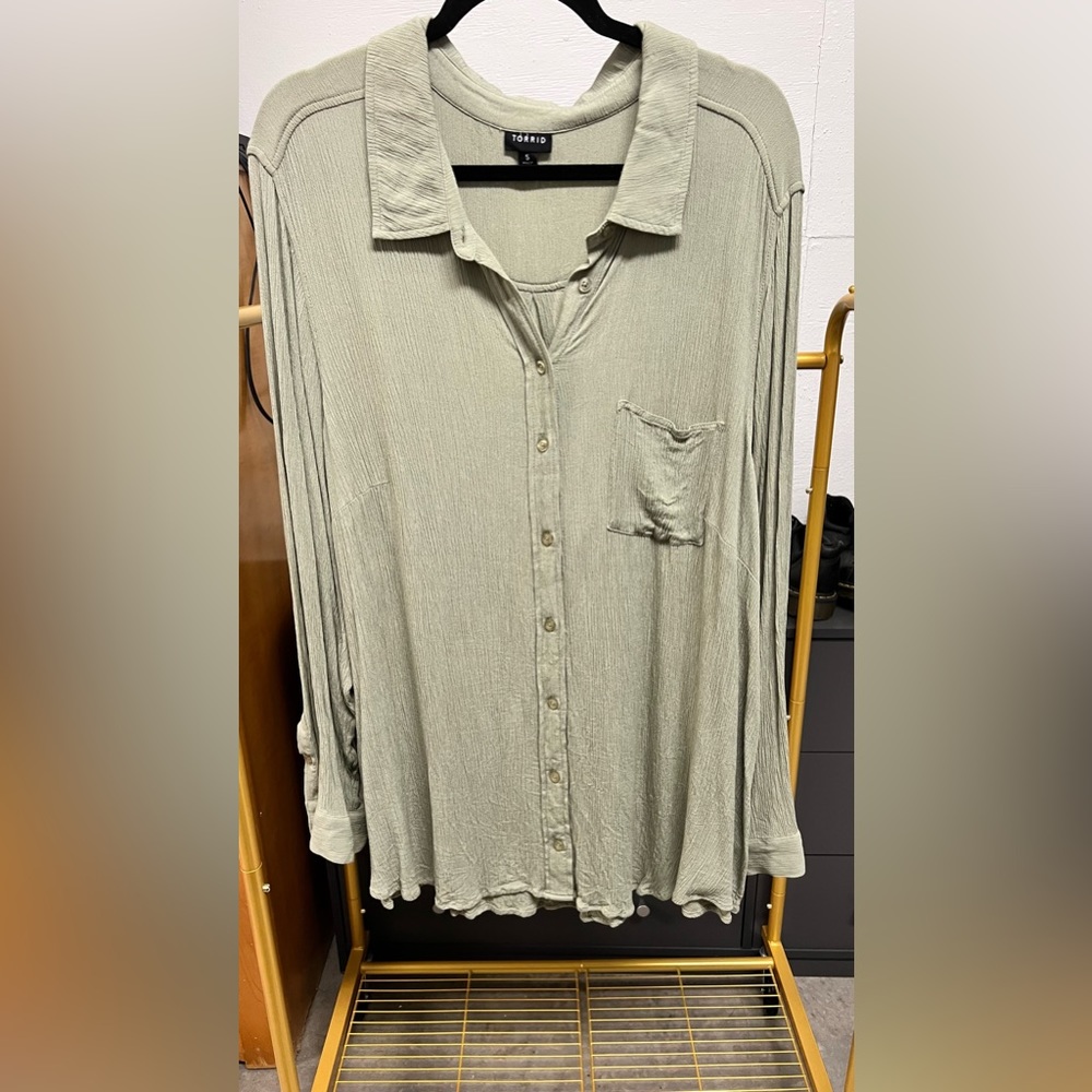 Torrid green long sleeved button up shirt